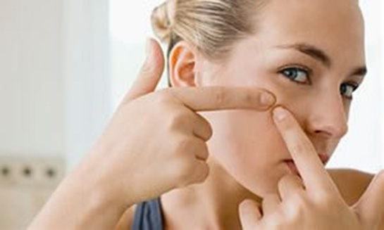 İbrahim Saraçoğlu Akne Tedavisi